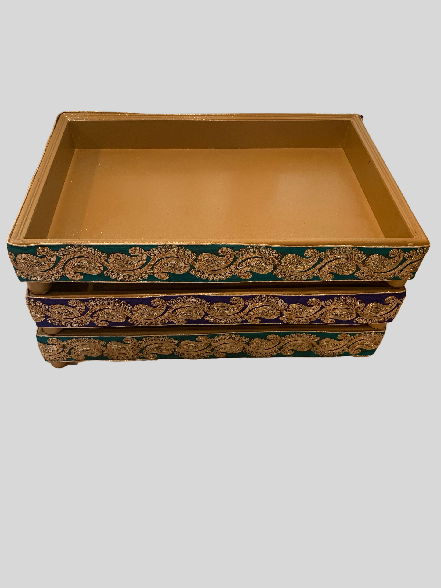 Rental Wooden trays with lace border (each)