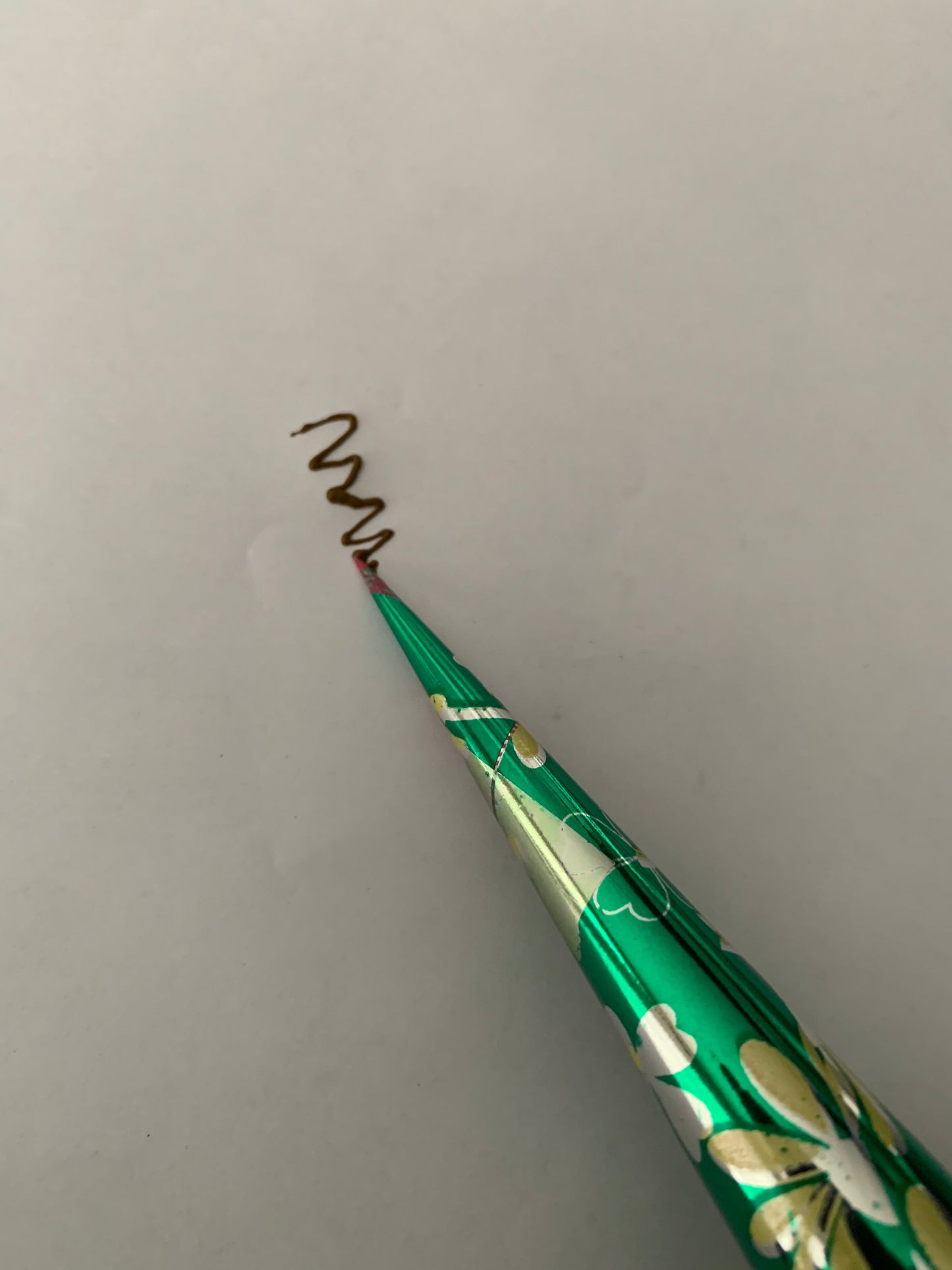 Henna-cone (Mehndi) applicator